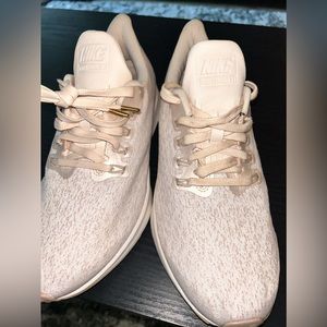 Nike women’s sneakers